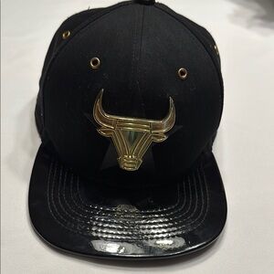 Huge Chicago Bulls black ball cap. Adjustable.